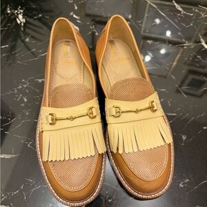 Sam Edelman beige loafers with fringe. Size 7.